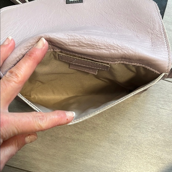 SOHO Lavender Leather Belt Crossbody Bag - Picture 9 of 10